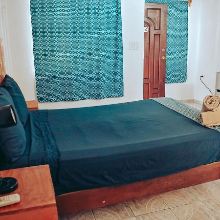 Les Trois Singes - Friendly Hostel Isla Mujeres Exterior photo
