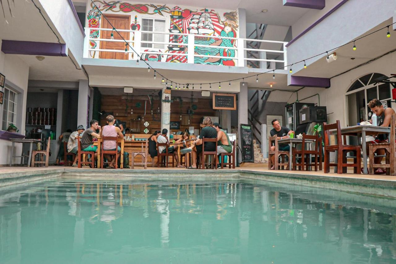 Les Trois Singes - Friendly Hostel Isla Mujeres Exterior photo