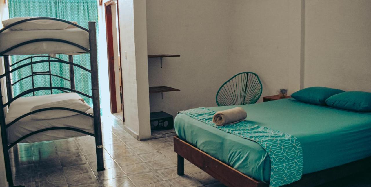Les Trois Singes - Friendly Hostel Isla Mujeres Exterior photo