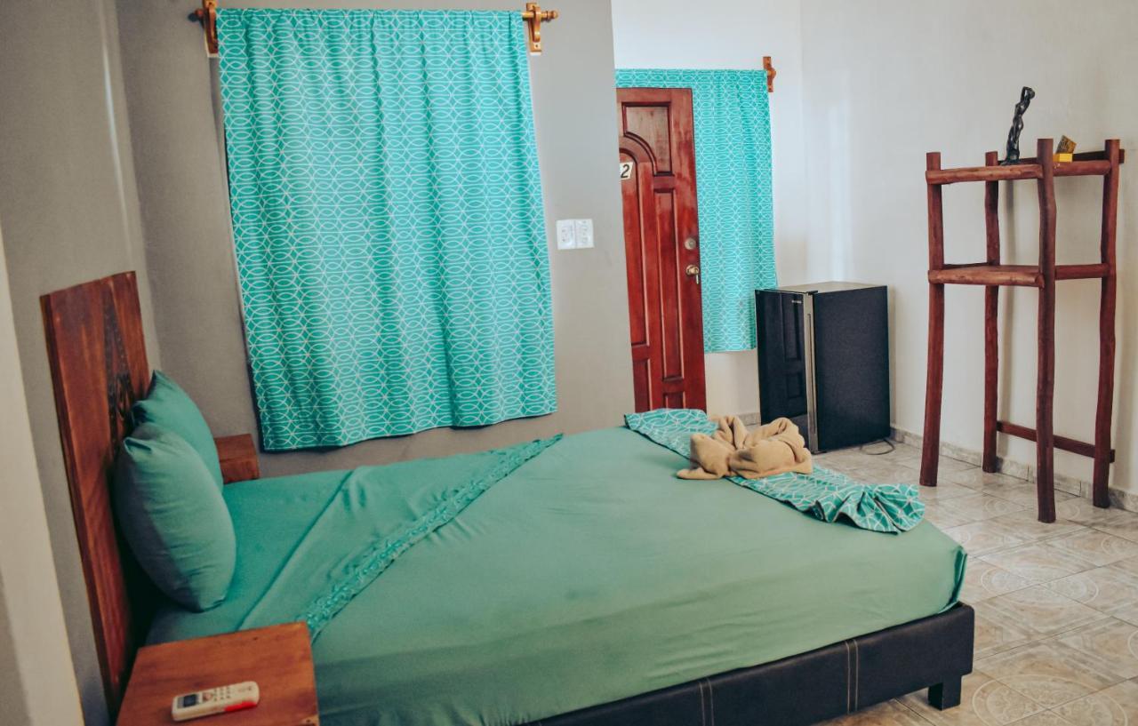 Les Trois Singes - Friendly Hostel Isla Mujeres Exterior photo