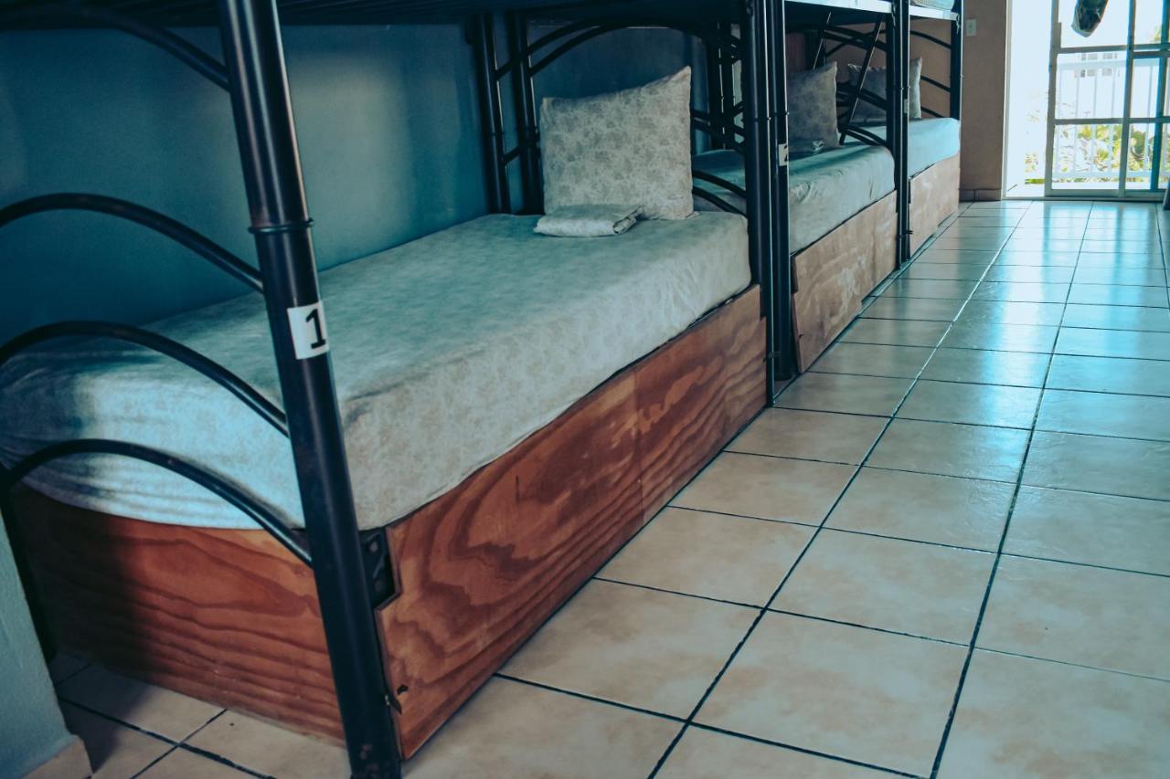 Les Trois Singes - Friendly Hostel Isla Mujeres Exterior photo