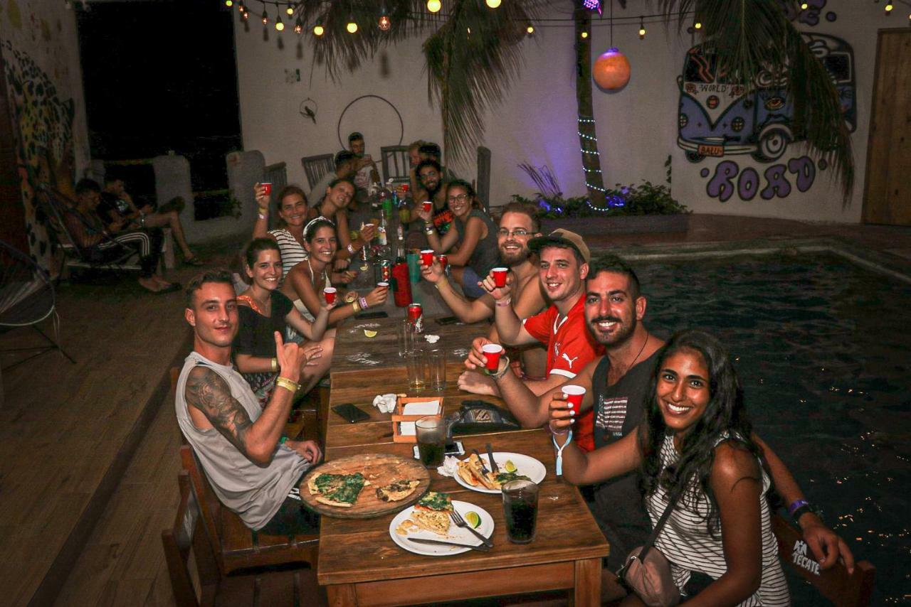 Les Trois Singes - Friendly Hostel Isla Mujeres Exterior photo