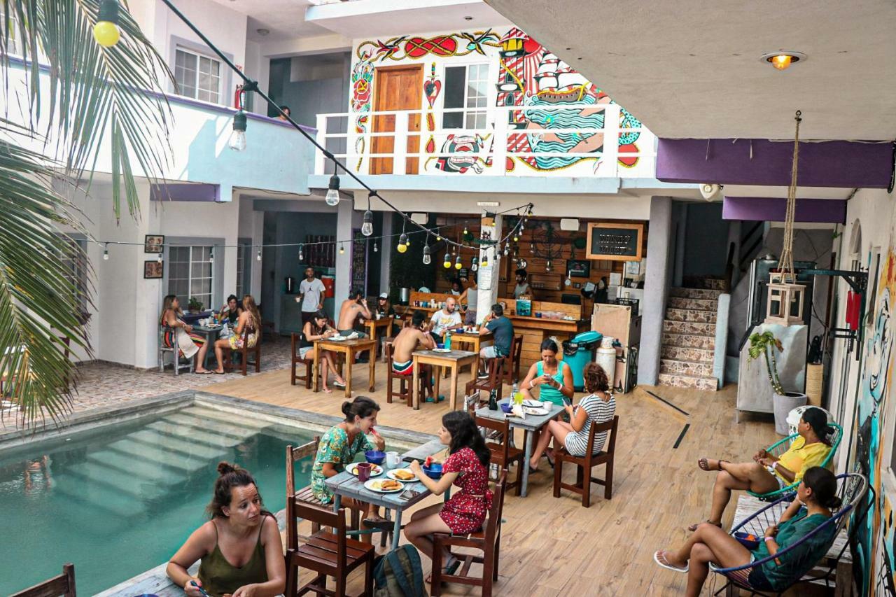 Les Trois Singes - Friendly Hostel Isla Mujeres Exterior photo