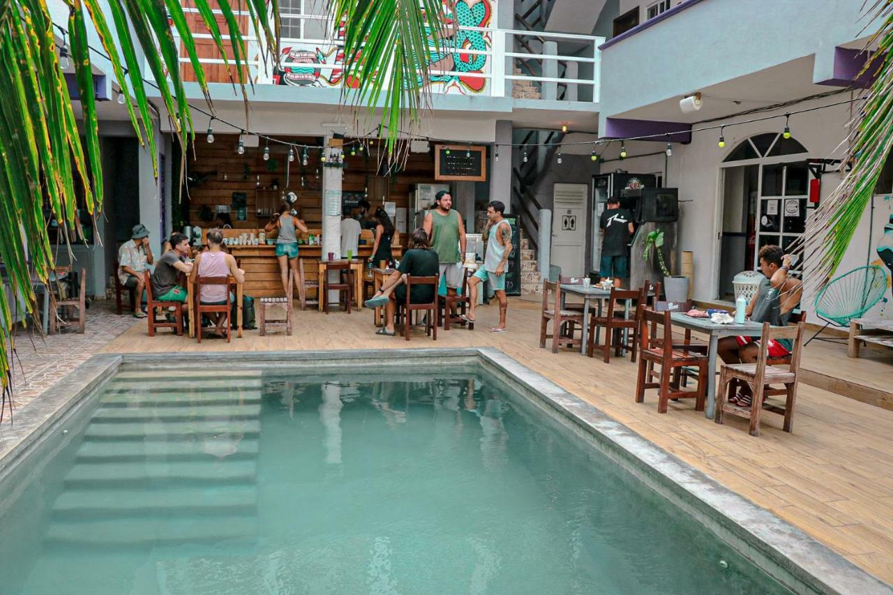 Les Trois Singes - Friendly Hostel Isla Mujeres Exterior photo