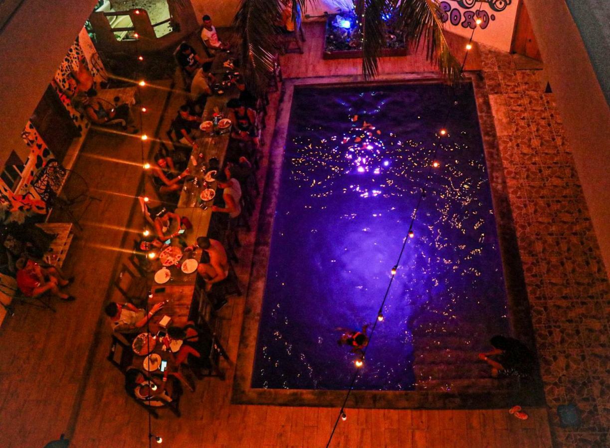 Les Trois Singes - Friendly Hostel Isla Mujeres Exterior photo