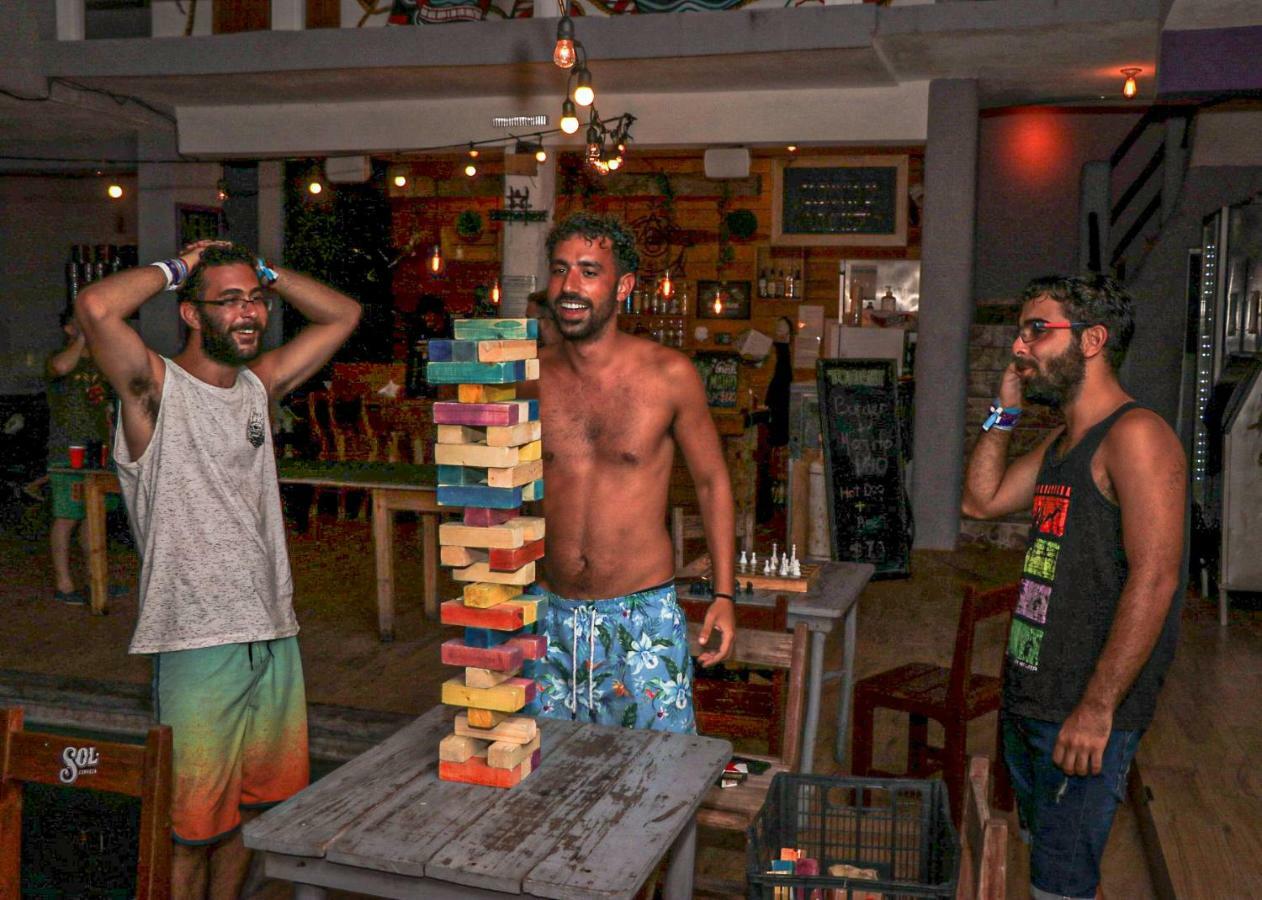 Les Trois Singes - Friendly Hostel Isla Mujeres Exterior photo