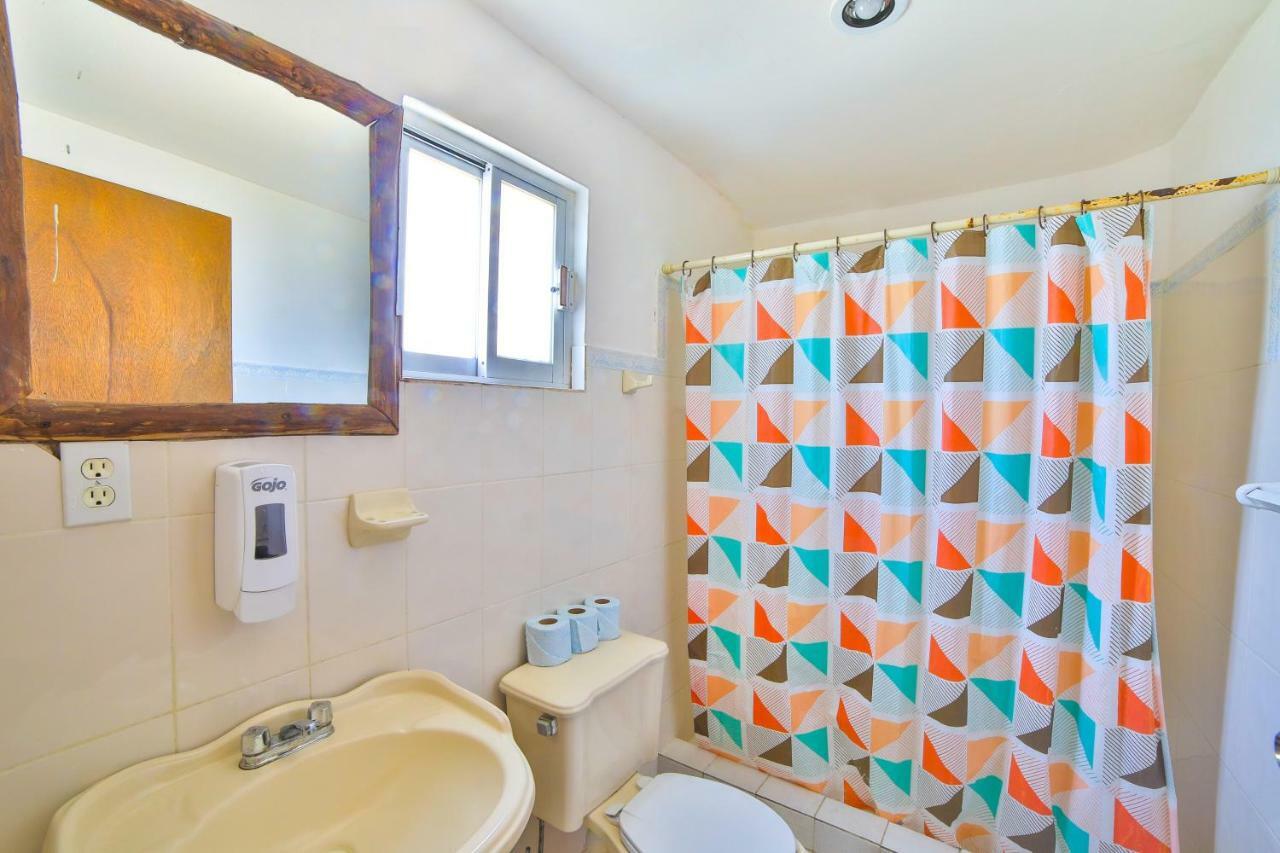 Les Trois Singes - Friendly Hostel Isla Mujeres Exterior photo